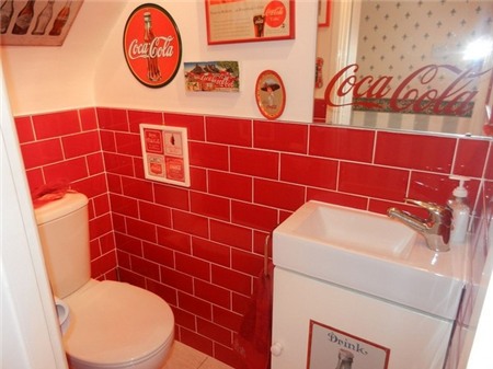 Căn nhà đỏ trắng của bà mẹ phát cuồng với Coca-cola 3