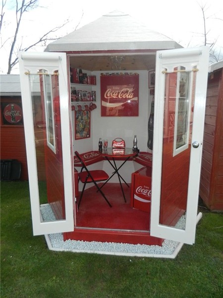 Căn nhà đỏ trắng của bà mẹ phát cuồng với Coca-cola 5