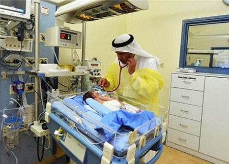 Phẫu thuật thành công cho 2 bé trai dính liền thân