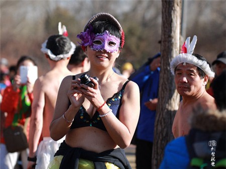 Trung Quốc: Nô nức mặc nội y chạy bộ trên phố - 2