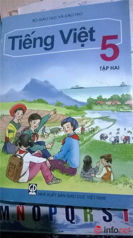 Cô trò hoang mang vì bài đọc ở sách giáo khoa lẫn lộn “trái”, “phải” - 2