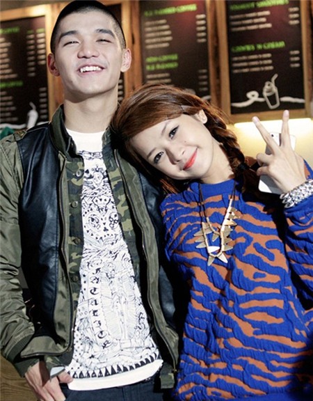 Chuyện tình ồn ào của những sao Việt yêu sớm