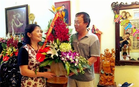 Cộng đồng mạng phát sốt vì bài thơ tặng vợ 8/3 - 1