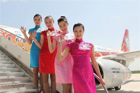 Những đồng phục hàng không bị chê tả tơi trên thế giới - 6