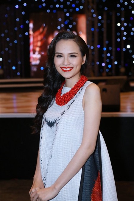 HH Diễm Hương: