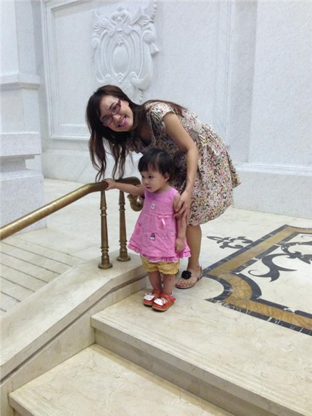 BTV Hoài Anh ngoài đời giản dị và mộc mạc như bất kỳ người phụ nữ đã có gia đình có thể bắt gặp ở bất kỳ đâu đó.