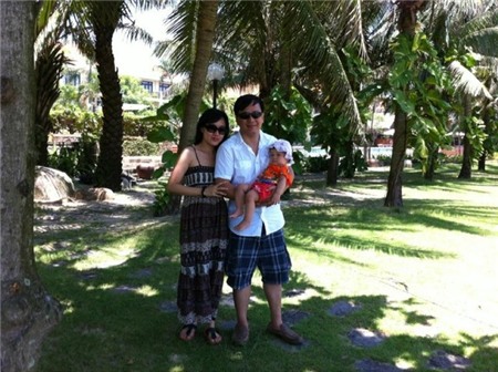 Kiểu váy dài, thiết kế đơn giản mềm mại cũng là một lựa chọn yêu thích của BTV Hoài Anh