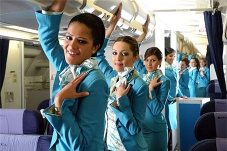 Áo dài của tiếp viên hàng không hay lối ứng xử... - 3