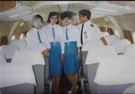 Mẫu thứ 2 vẫn giữ màu áo trắng, nhưng kiểu dáng đã được cách tân hiện đại và trẻ trung hơn. Riêng việc từ quần sang Juyp là cả một cuộc cách mạng mà nếu ở thời điểm bây giờ, chắc chắn nó cũng sẽ gây ra một cuộc tranh cãi nẩy lửa