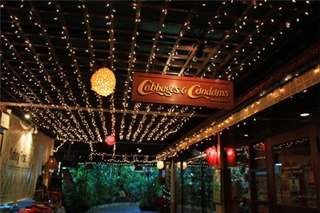 Kham pha nha hang bao cao su tai Bang Coc