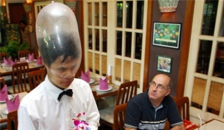 Kham pha nha hang bao cao su tai Bang Coc