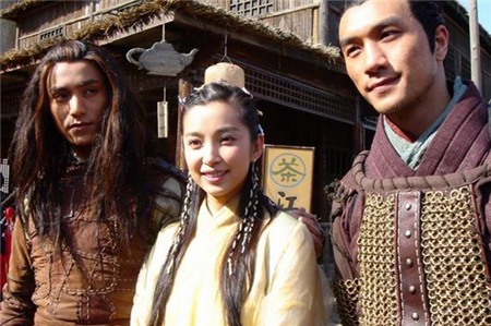 Lý Băng Băng và Trần Khôn lần đầu tiên gặp nhau khi tham gia bộ phim truyền hình võ hiệp Trường kiếm tương tư (2004), chuyển thể theo tiểu thuyết cùng tên của nhà văn Đài Loan Tiêu Dật.