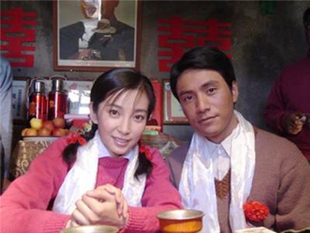 Vai diễn do Trần Khôn đóng là Trần Thu Thủy - một thầy giáo Đài Loan bị quy vào tội phản động, buộc phải sang lánh nạn tại Trung Quốc. Ở đây, anh được nữ y tá Vương Kim Đệ của Lý Băng Băng đem lòng yêu thương nhưng anh vẫn luôn nhớ về người tình cũ Vương Bích Vân (Từ Nhược Tuyên đóng).