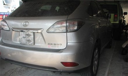 Chiếc xe đang bị tạm giữ tại cơ quan chức năng. Ảnh: Zing