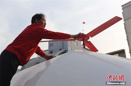 Tu che xe hoi giong het truc thang de dua me di du lich