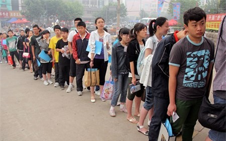 Trung Quoc: Lap hang rao chong tu tu truoc ky thi dai hoc