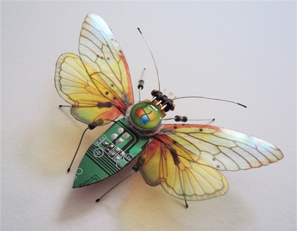 Bộ sưu tập côn trùng làm từ linh kiện điện tử vô cùng sống động