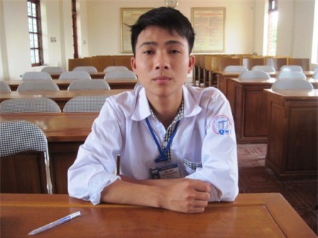 Cậu học trò nghèo, mồ côi học giỏi Nguyễn Đình Hoàng.