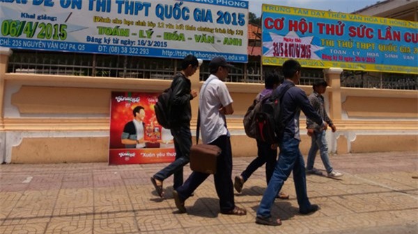 Teo tóp lò luyện thi đại học - 3