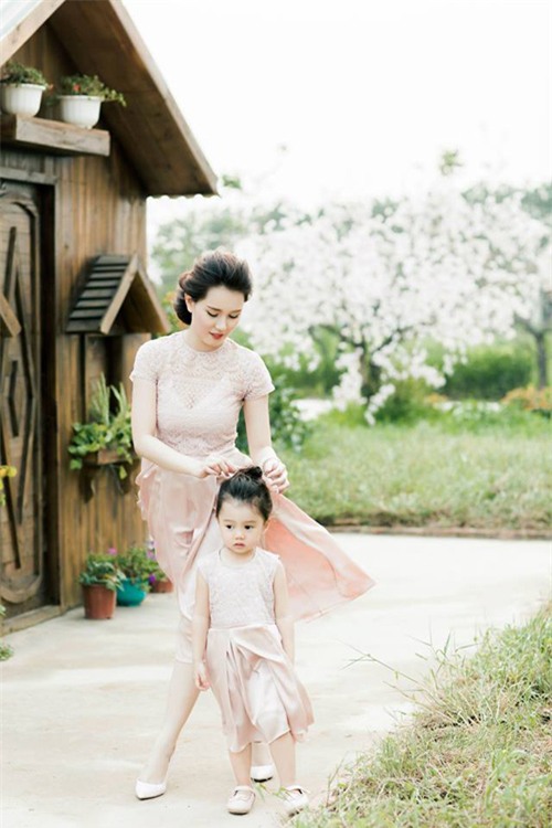 Thời trang mẹ và bé “chất” nhất showbiz Việt - 11
