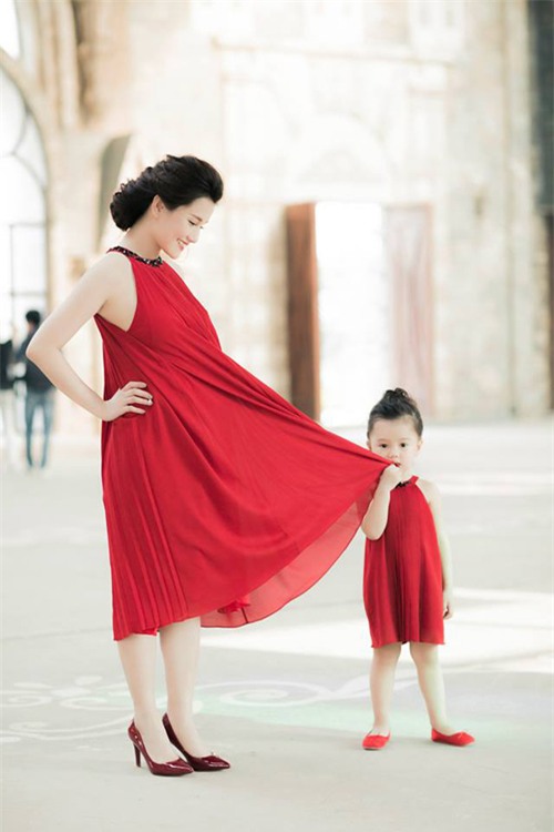 Thời trang mẹ và bé “chất” nhất showbiz Việt - 12