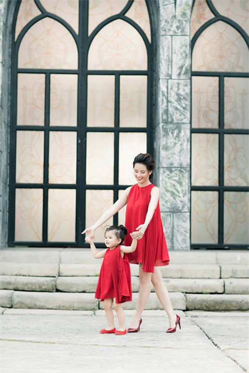 Thời trang mẹ và bé “chất” nhất showbiz Việt - 14