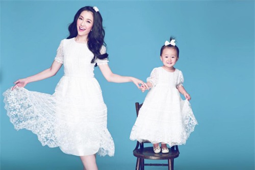 Thời trang mẹ và bé “chất” nhất showbiz Việt - 20