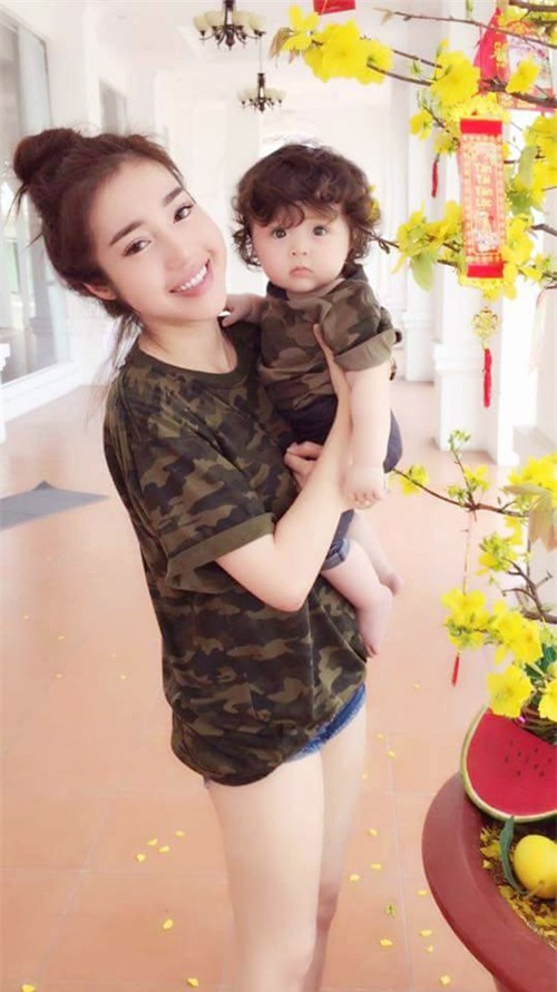 Thời trang mẹ và bé “chất” nhất showbiz Việt - 2