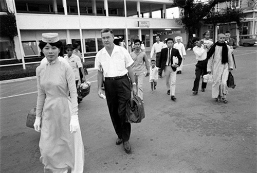 Nhớ chiếc áo 'vạn người mê' của phụ nữ Sài Gòn xưa - 10