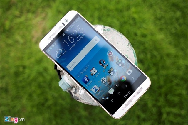 One M9 tiếp tục thể hiện đẳng cấp thiết kế của HTC. Ảnh: Khương Nha.