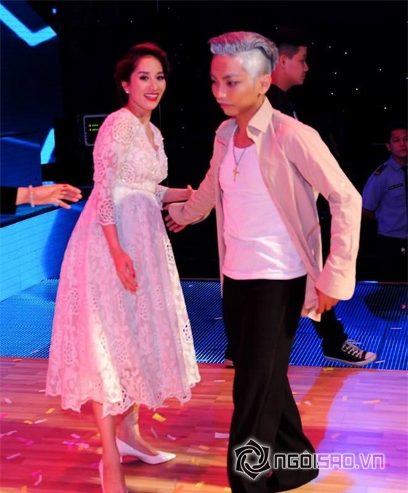 Khánh Thi được chụp ảnh 4