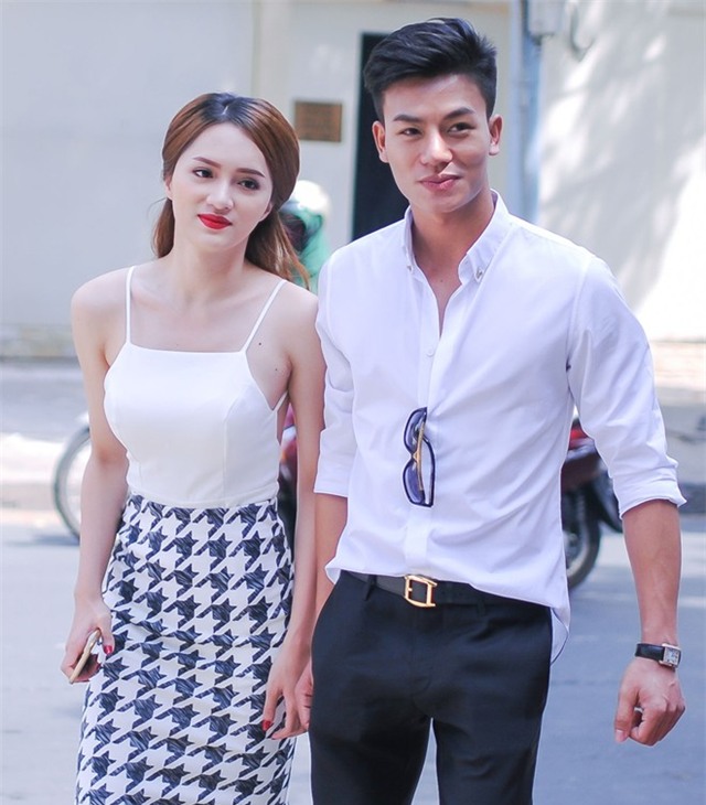 Hương Giang Idol diện áo yếm dự sự kiện cùng Hiếu Nguyễn