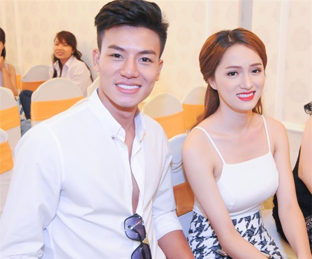 Hương Giang Idol diện áo yếm dự sự kiện cùng Hiếu Nguyễn