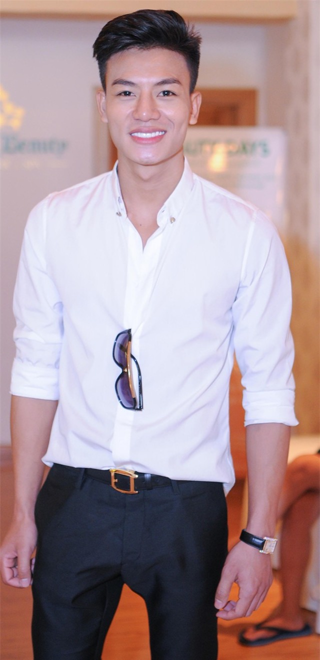 Hương Giang Idol diện áo yếm dự sự kiện cùng Hiếu Nguyễn