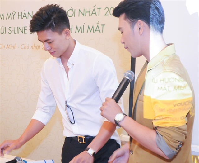 Hương Giang Idol diện áo yếm dự sự kiện cùng Hiếu Nguyễn