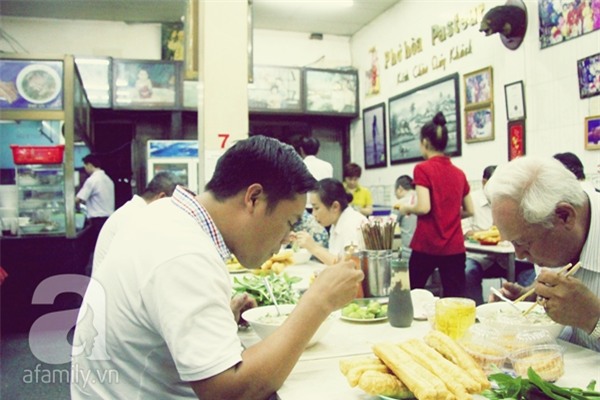 Những hàng quán danh tiếng hơn 40 năm ở Sài Gòn_9