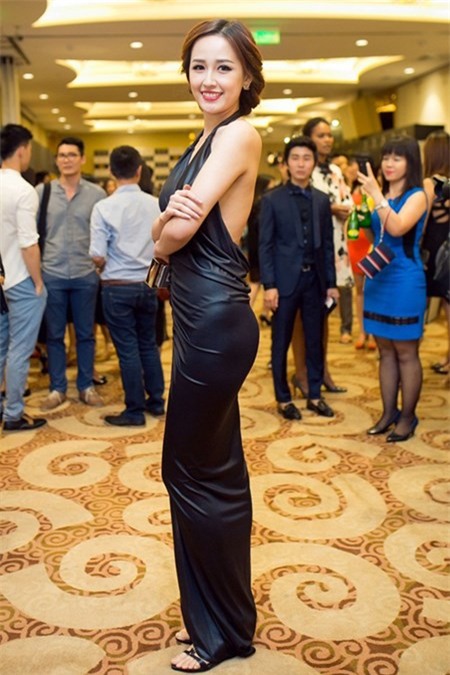 Nhung vay ao kem dang cap cua Mai Phuong Thuy