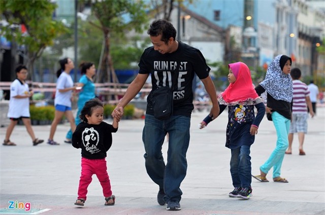 Đường phố Sài Gòn trước ngày đại lễ 30/4