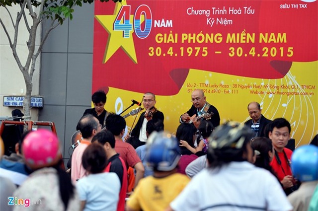 Đường phố Sài Gòn trước ngày đại lễ 30/4