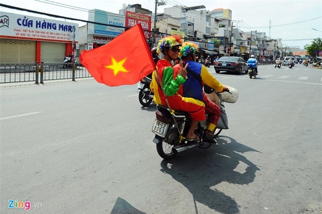 Đường phố Sài Gòn trước ngày đại lễ 30/4