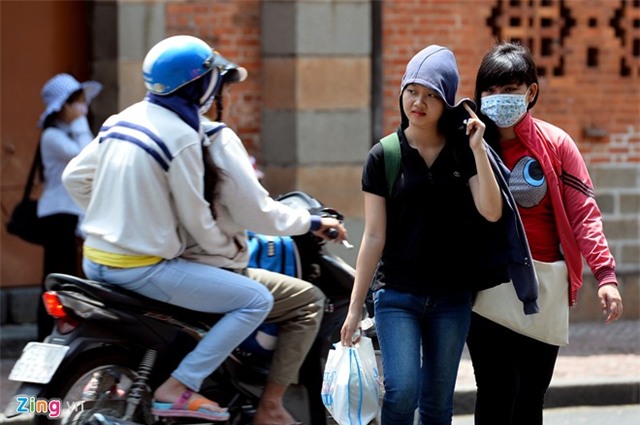 Đường phố Sài Gòn trước ngày đại lễ 30/4