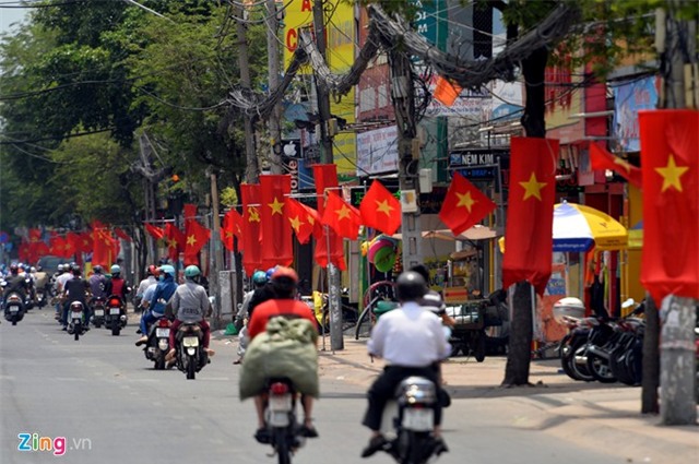 Đường phố Sài Gòn trước ngày đại lễ 30/4