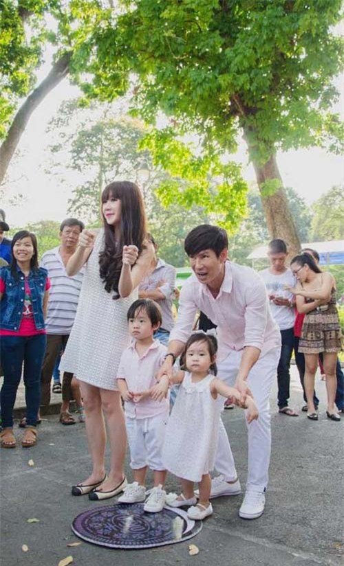 Dịp 30/4: Gia đình 'sao' rộn ràng đi du lịch nghỉ lễ - 11