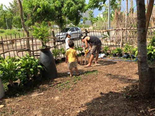 Dịp 30/4: Gia đình 'sao' rộn ràng đi du lịch nghỉ lễ - 5