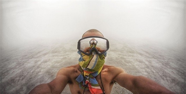 Mục đích của dự án ảnh selfie là khuyến khích mọi người sáng tạo hơn khi chụp ảnh. Ari hy vọng đưa ảnh “tự sướng” lên một tầm cao mới.