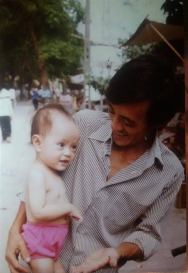 Nghệ sĩ Giang Còi hạnh phúc chụp ảnh cùng cậu con trai yêu quý