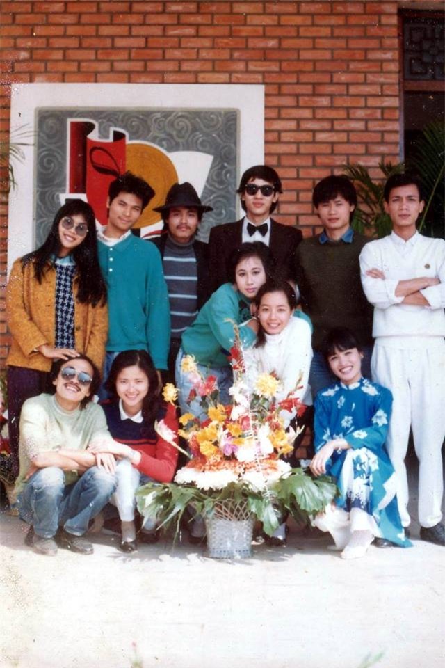 Nghệ sĩ Giang Còi thuở mới vào nghề với các bạn đồng môn