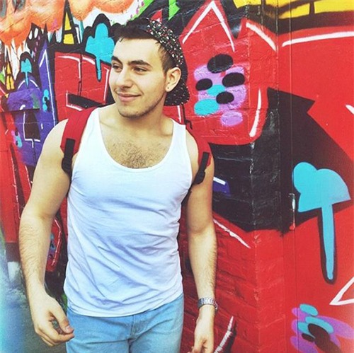 Cười rũ xem 'hot boy' hóa sao nữ ngực khủng lông lá - 6