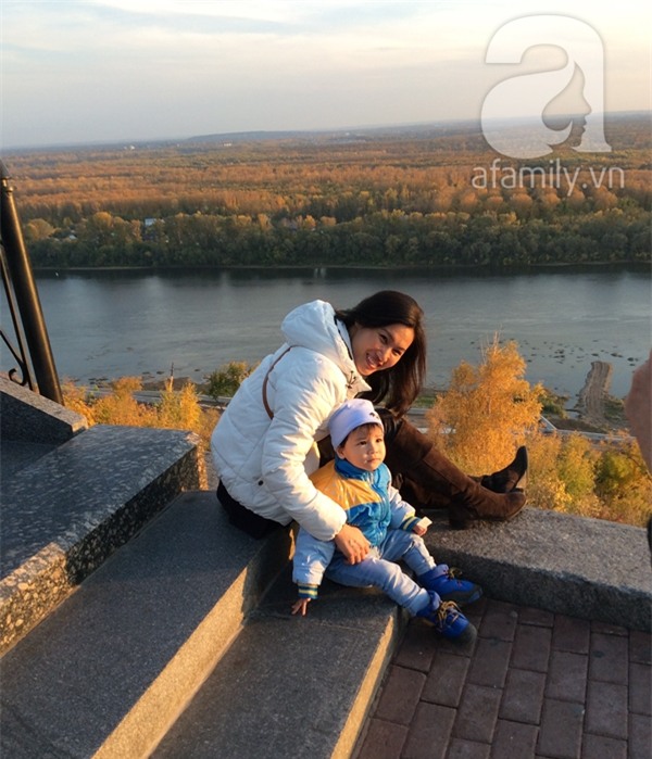 Hành trình tự cứu mình khỏi trầm cảm sau sinh của một mẹ Việt