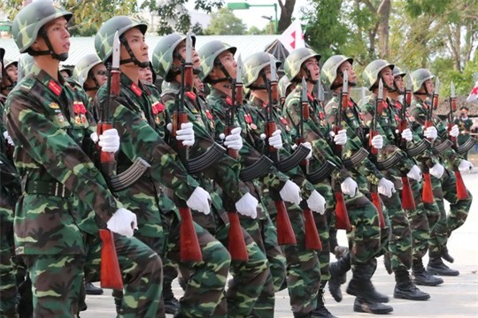 Các chiến sĩ tập dượt cho lễ diễu binh mừng ngày 30-4